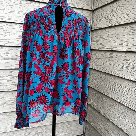 Abercrombie and Fitch women’s L blouse with elastic neck, bodice, and cuffs - Picture 5 of 10